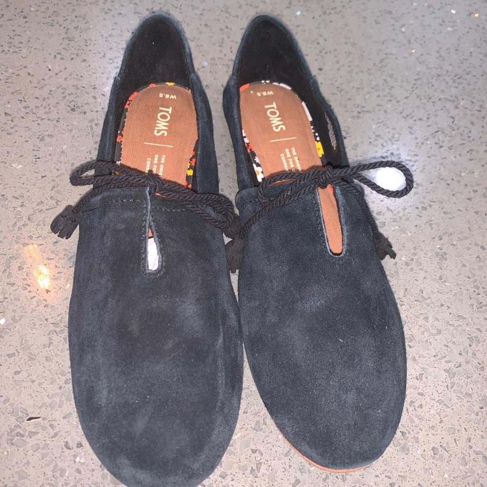 *NEW* TOMS SUEDE FLAT SHOES WITH LACE 8.5